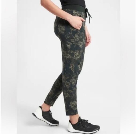 Athleta Trekkie North Printed Jogger Pants Floral Size 24 Plus - Picture 7 of 13